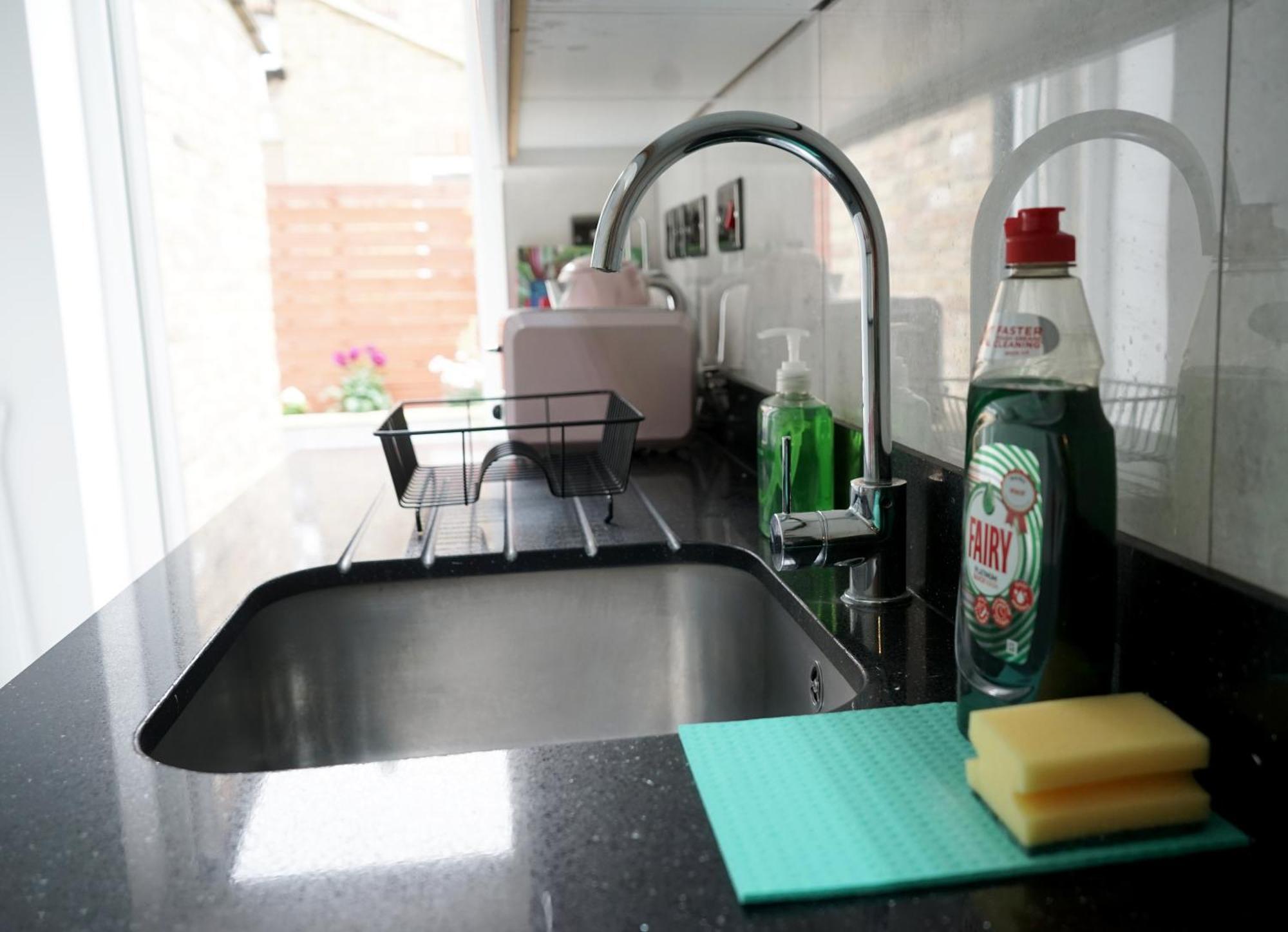 Luxury London House Sleeps 13, 2 Minutes To Metro Villa Eksteriør bilde