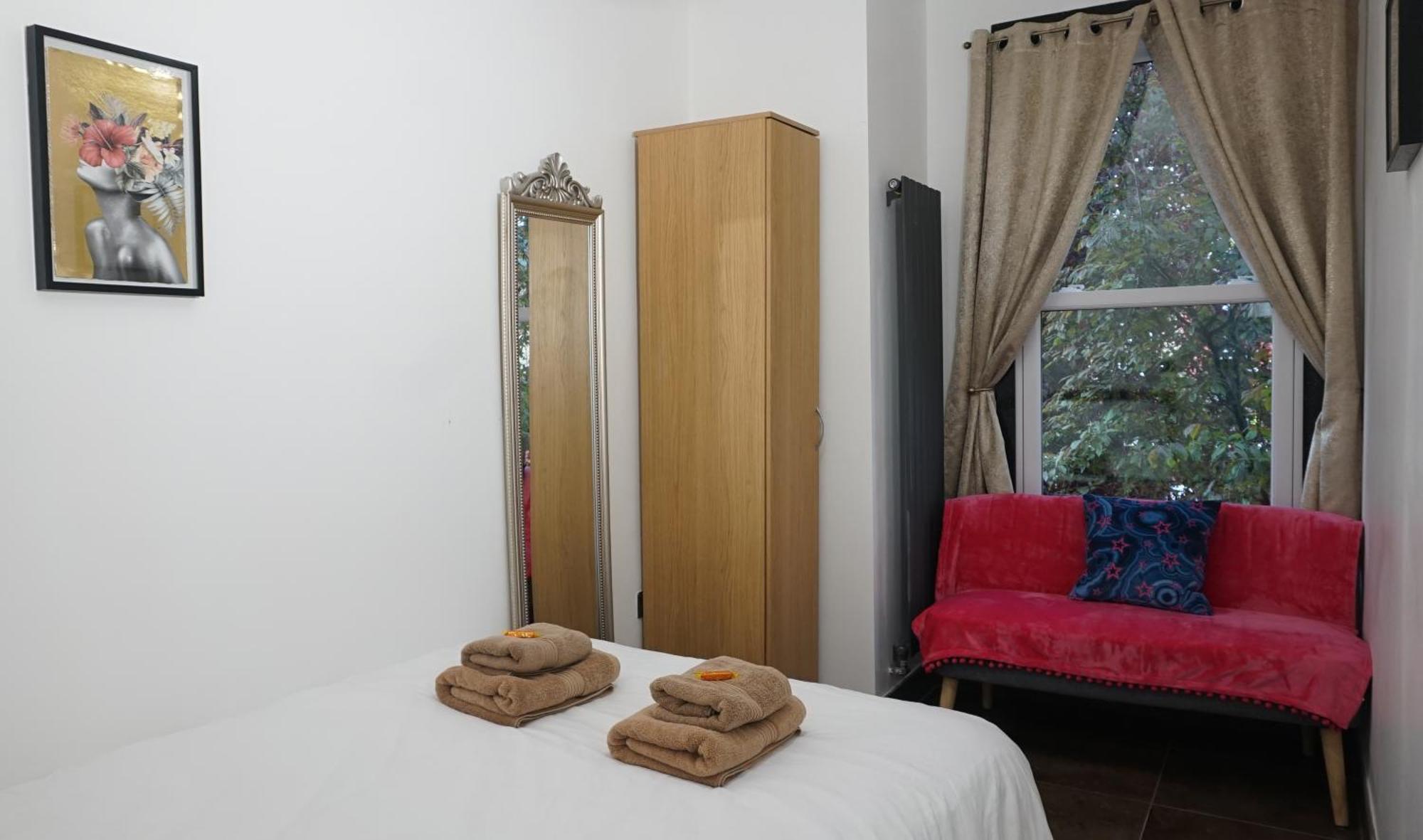 Luxury London House Sleeps 13, 2 Minutes To Metro Villa Eksteriør bilde