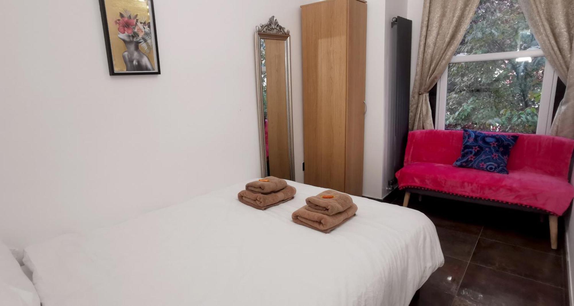 Luxury London House Sleeps 13, 2 Minutes To Metro Villa Eksteriør bilde