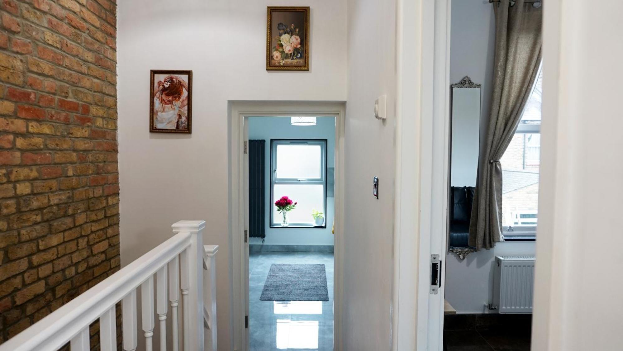 Luxury London House Sleeps 13, 2 Minutes To Metro Villa Eksteriør bilde